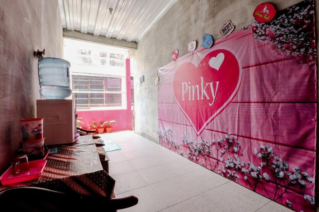 Pinky Guest House Syariah Kota Batu Ngoại thất bức ảnh