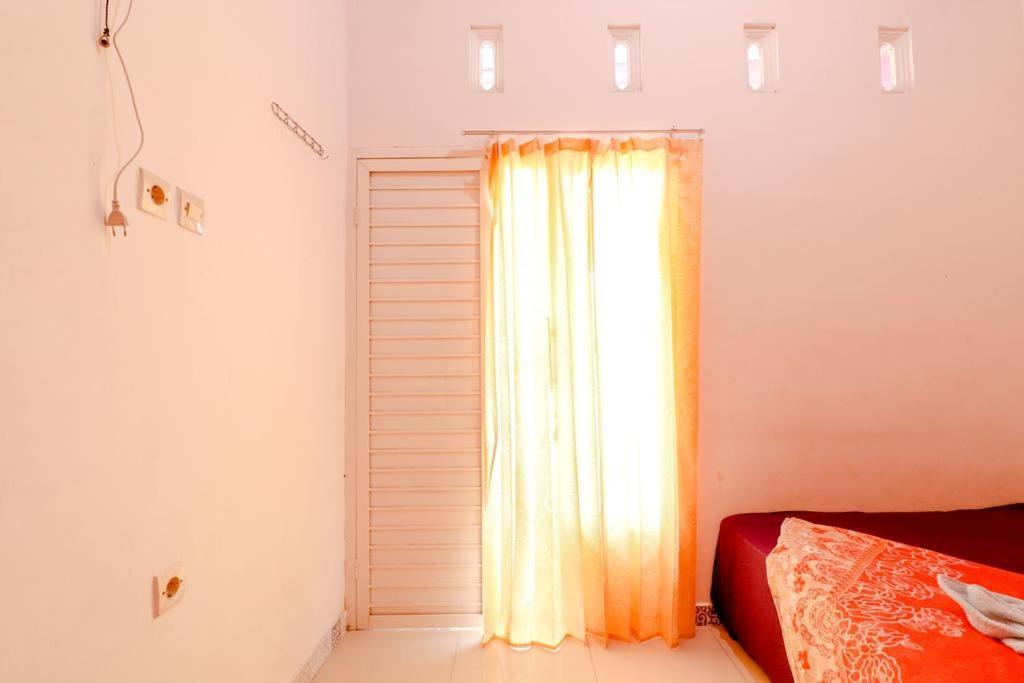 Pinky Guest House Syariah Kota Batu Ngoại thất bức ảnh